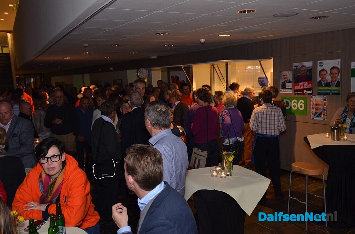 Gezellig druk in gemeentehuis - Foto: Johan Bokma