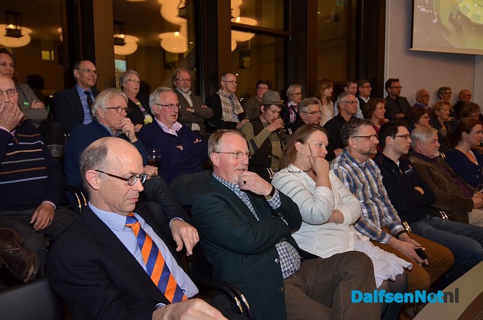Gezellig druk in gemeentehuis - Foto: Johan Bokma