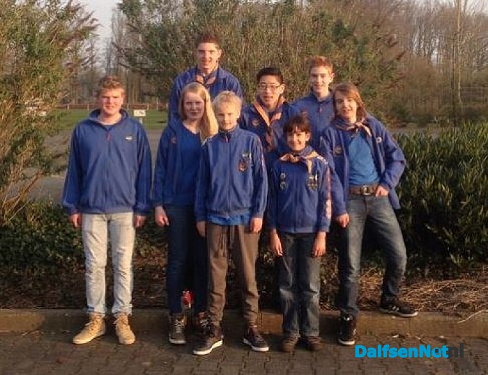 Lemelerveldse scouts bij de 4 mei herdenking op de dam