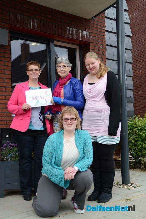 t ’Noaberhuus schenkt 250 euro aan de voedselbank in Dalfsen
