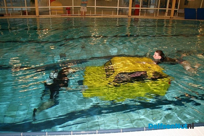 Auto te water in Staphorst17 mei 2014
