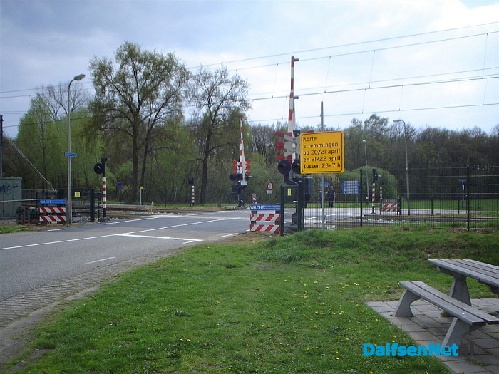 Nachtelijke stemming bij het spoorovergangen