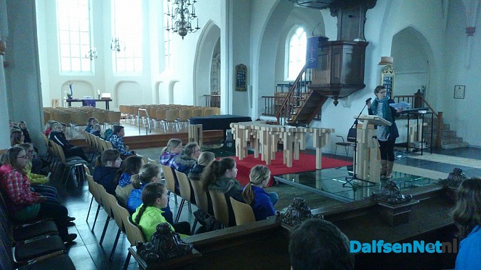 Kinderen oefenen voor 4 mei - Foto: Robert Bril