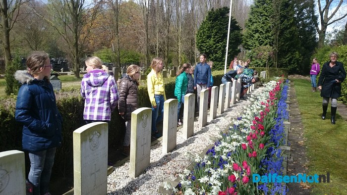 Kinderen oefenen voor 4 mei - Foto: Robert Bril