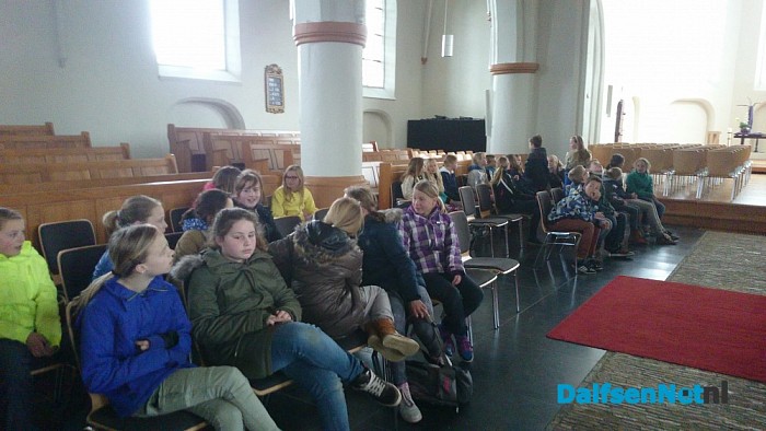 Kinderen oefenen voor 4 mei - Foto: Robert Bril