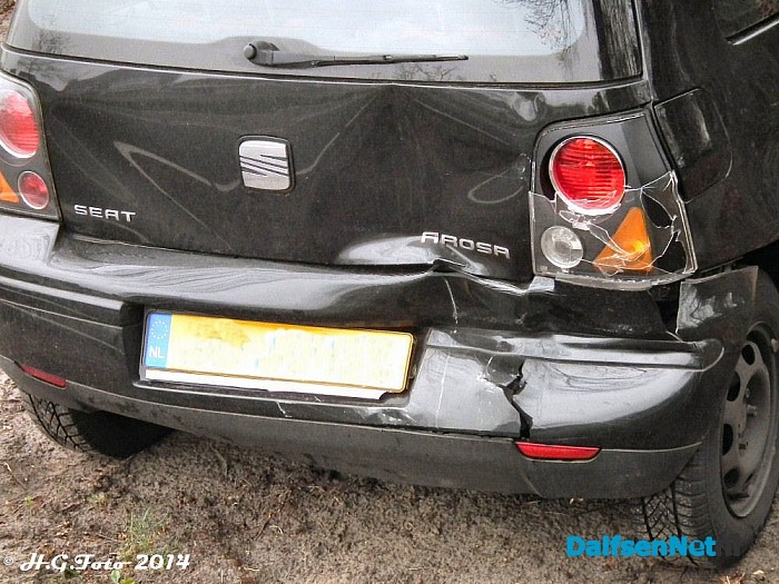 Aanrijding tussen vier auto’s op de Koesteeg. - Foto: H.G. Foto