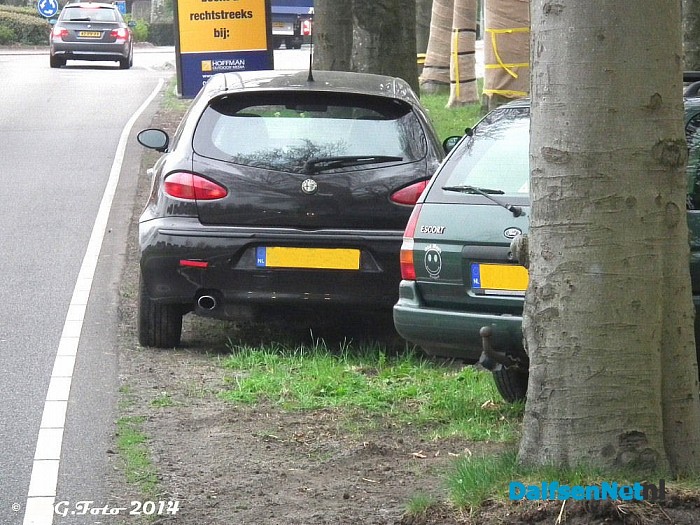 Aanrijding tussen vier auto’s op de Koesteeg. - Foto: H.G. Foto