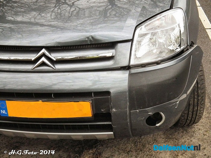 Aanrijding tussen vier auto’s op de Koesteeg. - Foto: H.G. Foto
