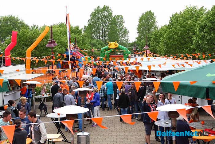 Versierde fietsenoptocht groot succes