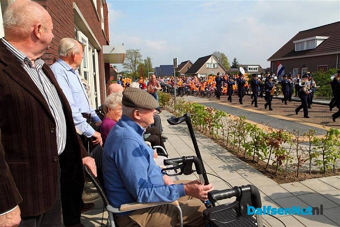 Versierde fietsenoptocht groot succes