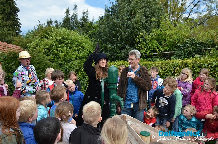 Waterspeelplaats Hoonhorst op ludieke wijze geopend - Foto: Johan Bokma