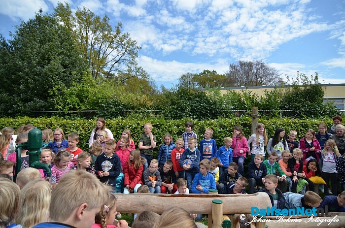Waterspeelplaats Hoonhorst op ludieke wijze geopend - Foto: Johan Bokma