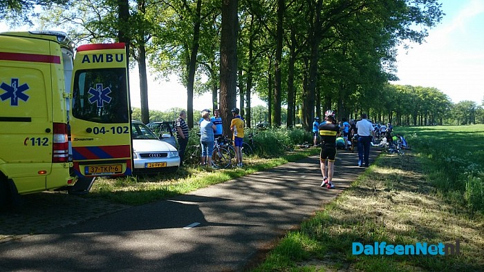 Wielrenners gewond na frontale botsing - Foto: Robert Bril
