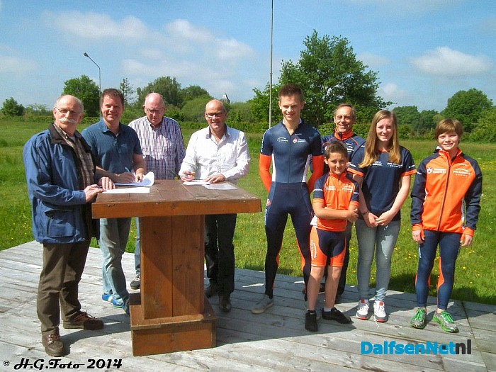Nieuwe sportkleding en sponsorcontract Stokvisdennen - Foto: H.G. Foto