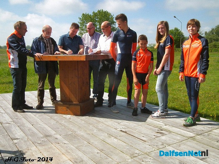 Nieuwe sportkleding en sponsorcontract Stokvisdennen - Foto: H.G. Foto