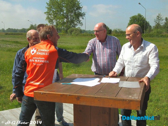 Nieuwe sportkleding en sponsorcontract Stokvisdennen - Foto: H.G. Foto