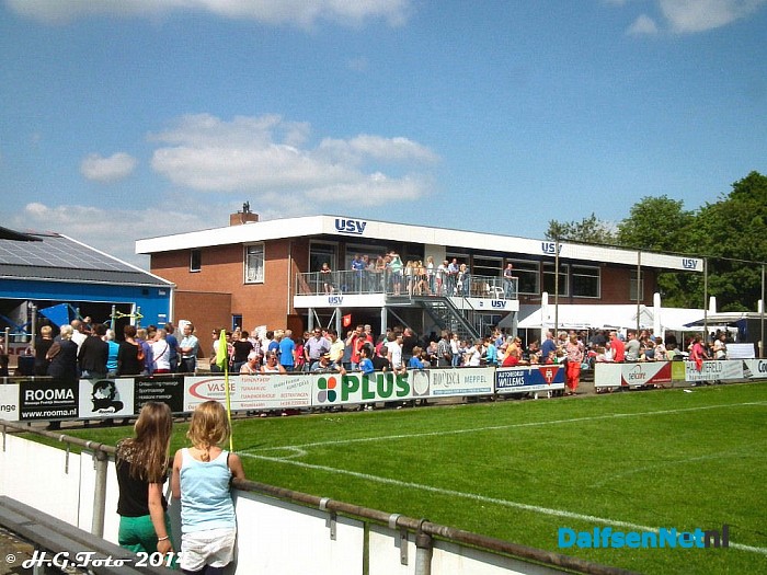 Supportersvereniging USV viert feest. - Foto: H.G. Foto