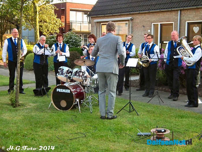 Excelsior on tour in Oudleusen. - Foto: H.G. Foto