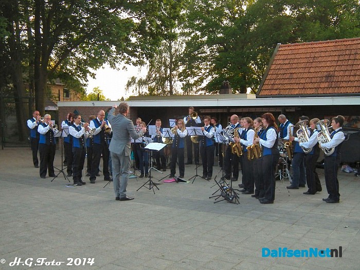 Excelsior on tour in Oudleusen. - Foto: H.G. Foto
