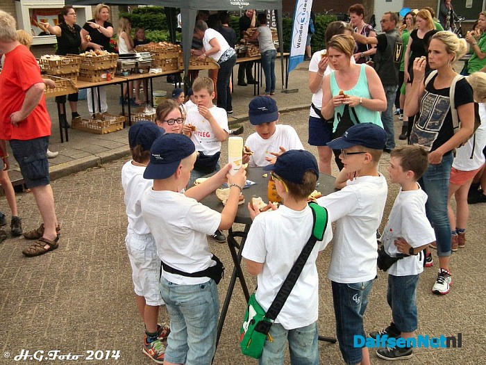 De eerste dag wandel3 daagse: 1142 deelnemers! - Foto: H.G. Foto