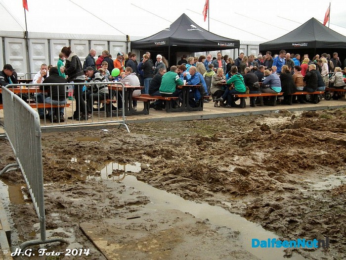 Kermisterrein rigoureus aangepakt. - Foto: H.G. Foto