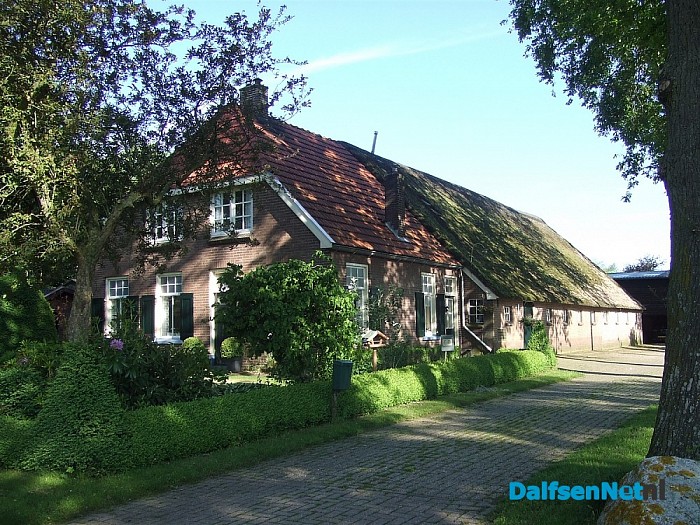 Aan het Westeinde  nog meer  geen monumenten