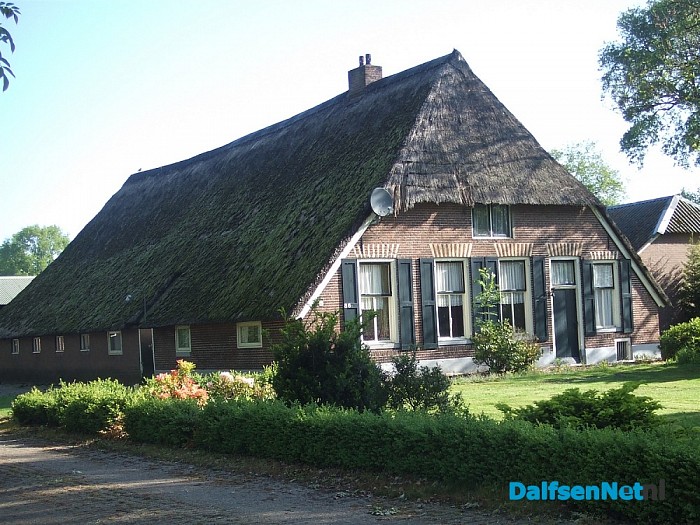 Aan het Westeinde  nog meer  geen monumenten
