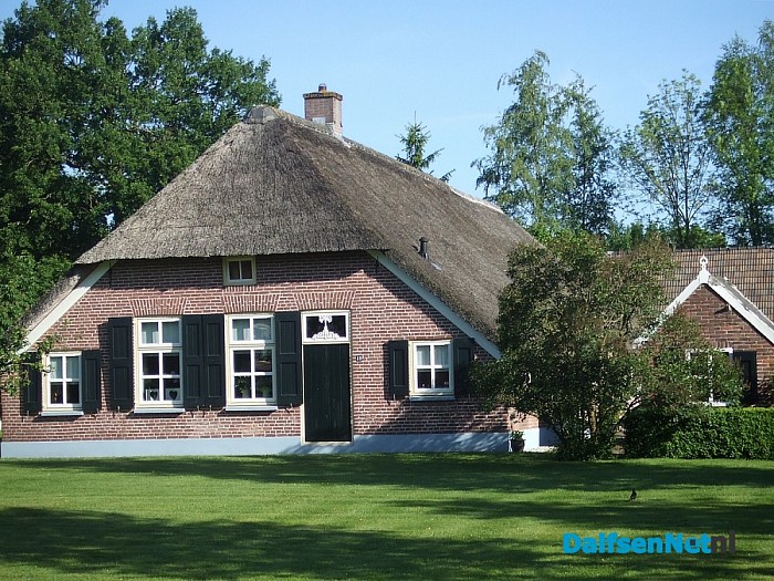 Aan het Westeinde  nog meer  geen monumenten