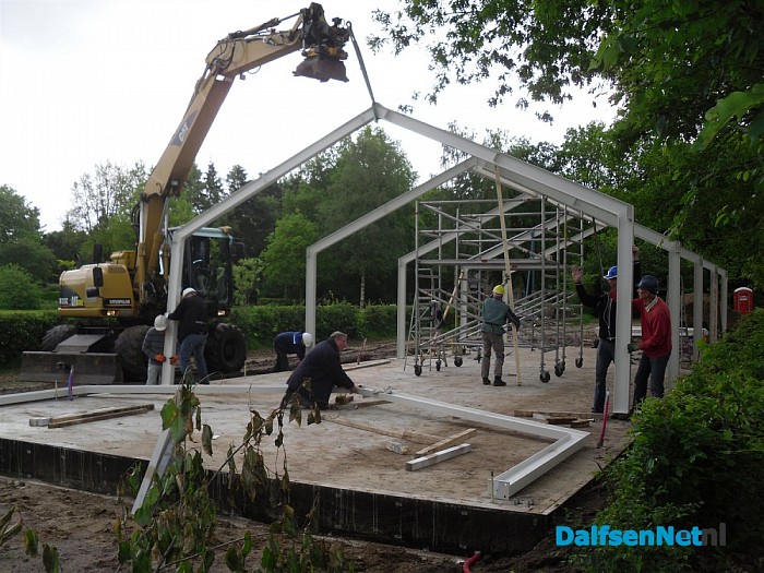 Als paddestoel uit de grond: clubhuis toerclub