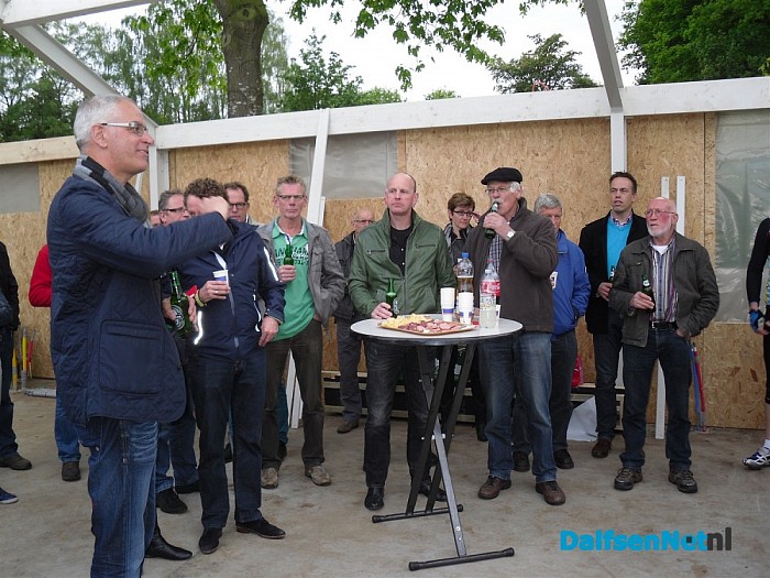 Als paddestoel uit de grond: clubhuis toerclub