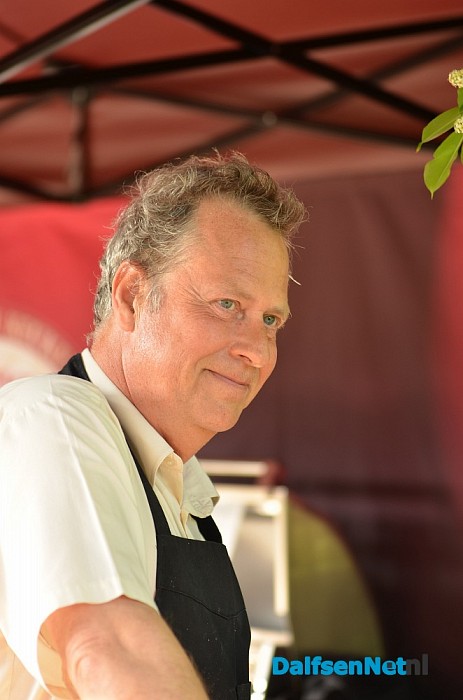 Burgemeester Han Noten kookt voor ALS - Foto: Johan Bokma