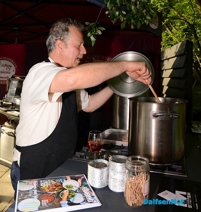 Burgemeester Han Noten kookt voor ALS - Foto: Johan Bokma