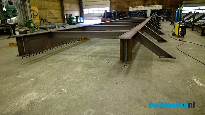 Aanvoer en plaatsing brug Broekhuizen Vechterweerd