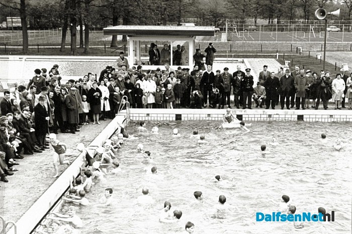 De officiële opening van Zwembad Gerner - Foto: Historische Kring Dalfsen