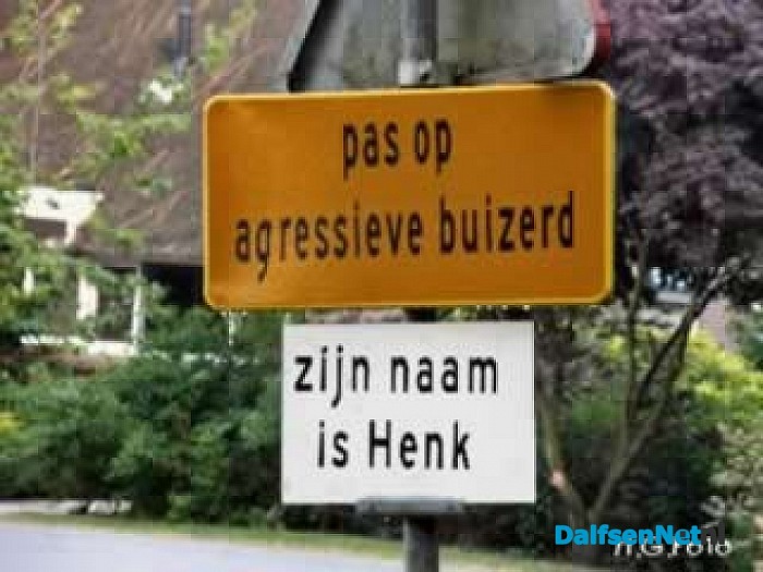 Waarschuwings borden tegen buizerds