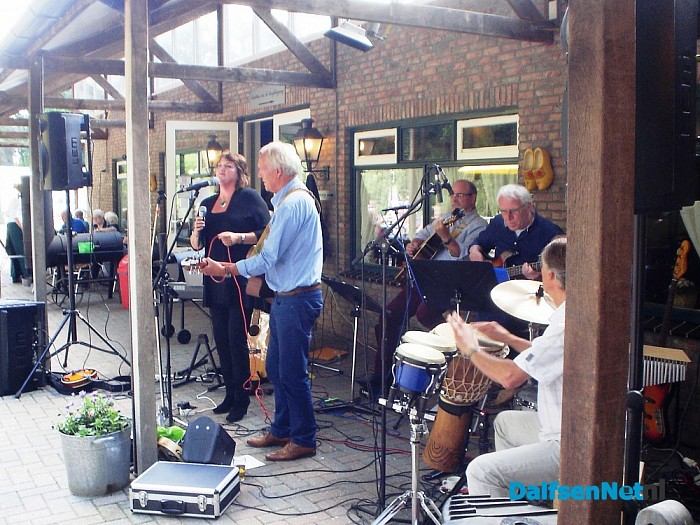 Prachtige muziek op zonnig terras: live SIX 6