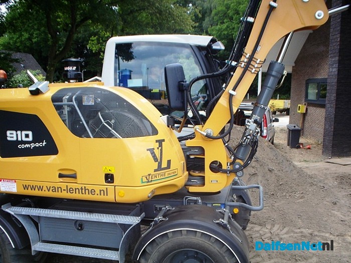 Rik en Wifried beginnen met straatwerk aan de veld kant