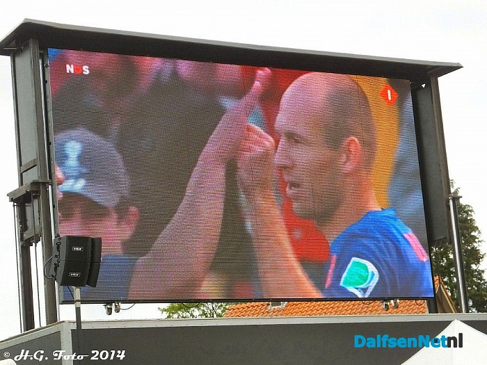 Oranje weer een ronde verder. - Foto: H.G. Foto
