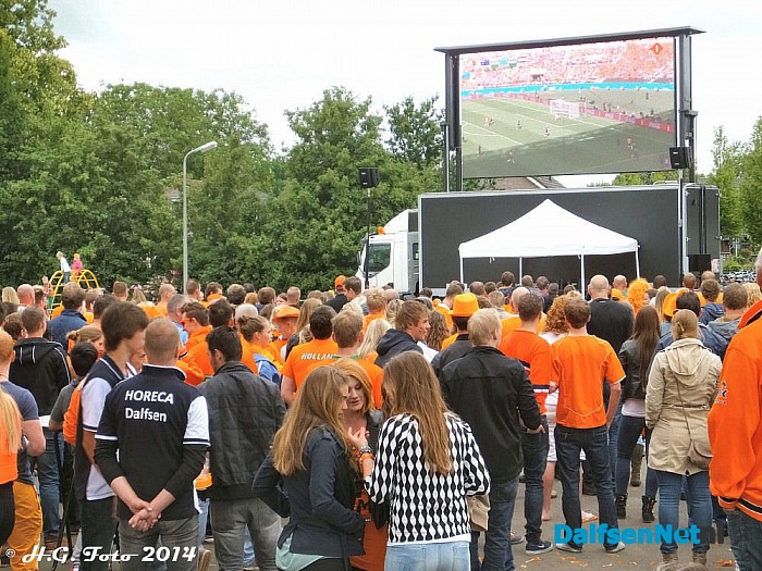 Oranje weer een ronde verder. - Foto: H.G. Foto