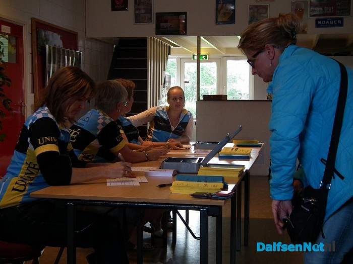 Fietsdriedaagse van Toerclub Dalfsen gestart - Foto: Robert Bril