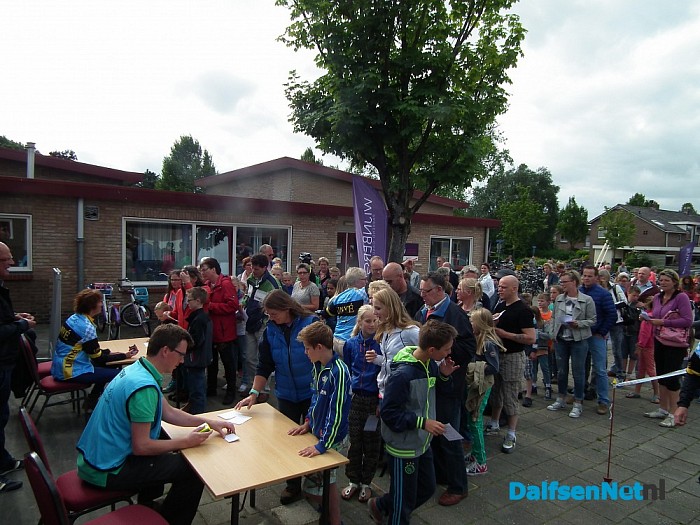 Fietsdriedaagse van Toerclub Dalfsen gestart - Foto: Robert Bril