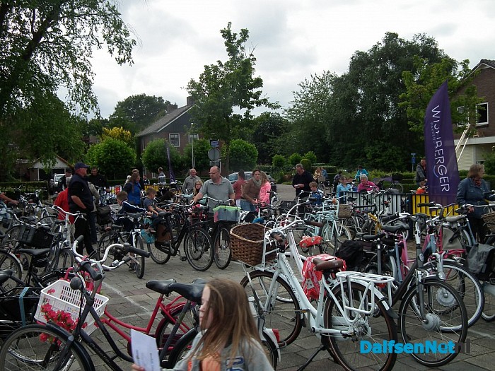 Fietsdriedaagse van Toerclub Dalfsen gestart - Foto: Robert Bril