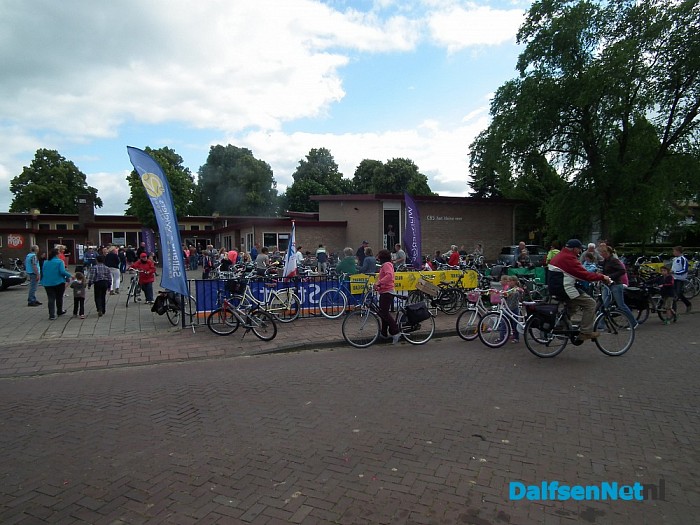 Fietsdriedaagse van Toerclub Dalfsen gestart - Foto: Robert Bril