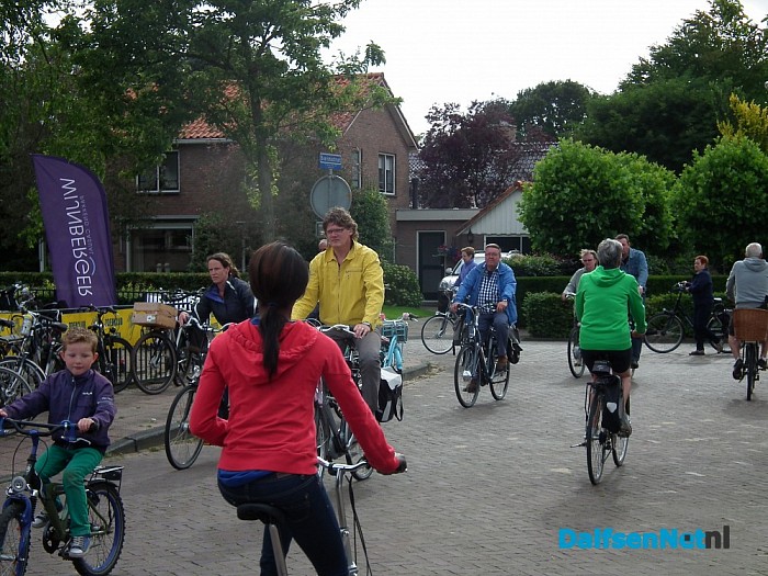 Fietsdriedaagse van Toerclub Dalfsen gestart - Foto: Robert Bril