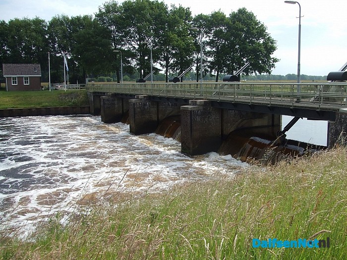 Brug Vechterweerd richting afwerking