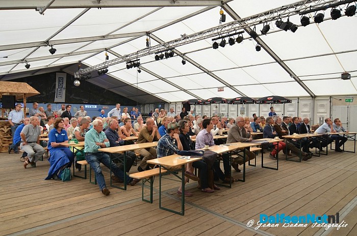 Sproeifeest was gisteren weer goed bezocht - Foto: Johan Bokma