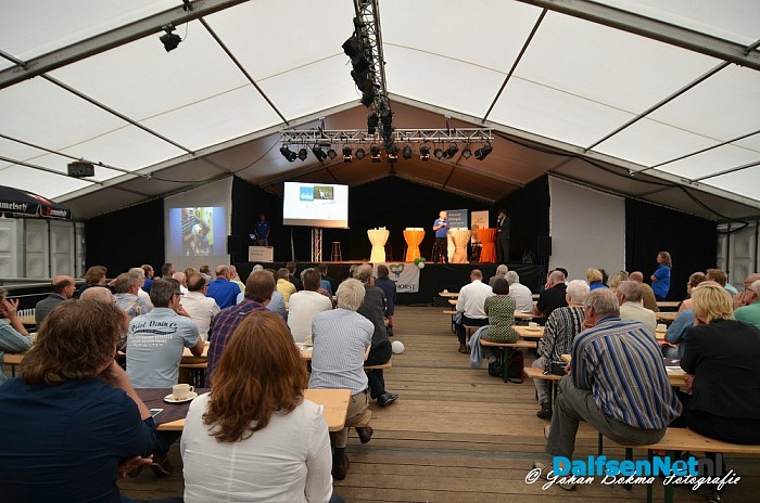 Sproeifeest was gisteren weer goed bezocht - Foto: Johan Bokma