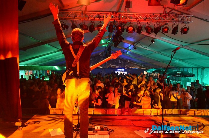Sproeifeest was gisteren weer goed bezocht - Foto: Johan Bokma