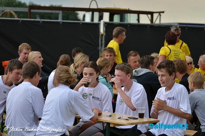 Teams strijden tegen elkaar bij Sproeifeest - Foto: Johan Bokma
