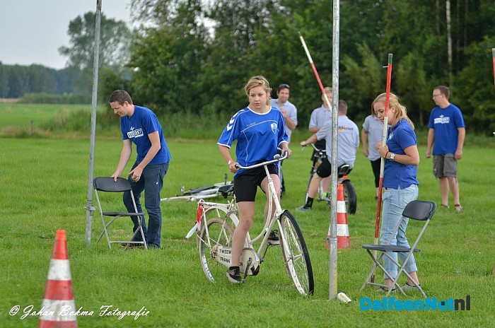 Teams strijden tegen elkaar bij Sproeifeest - Foto: Johan Bokma